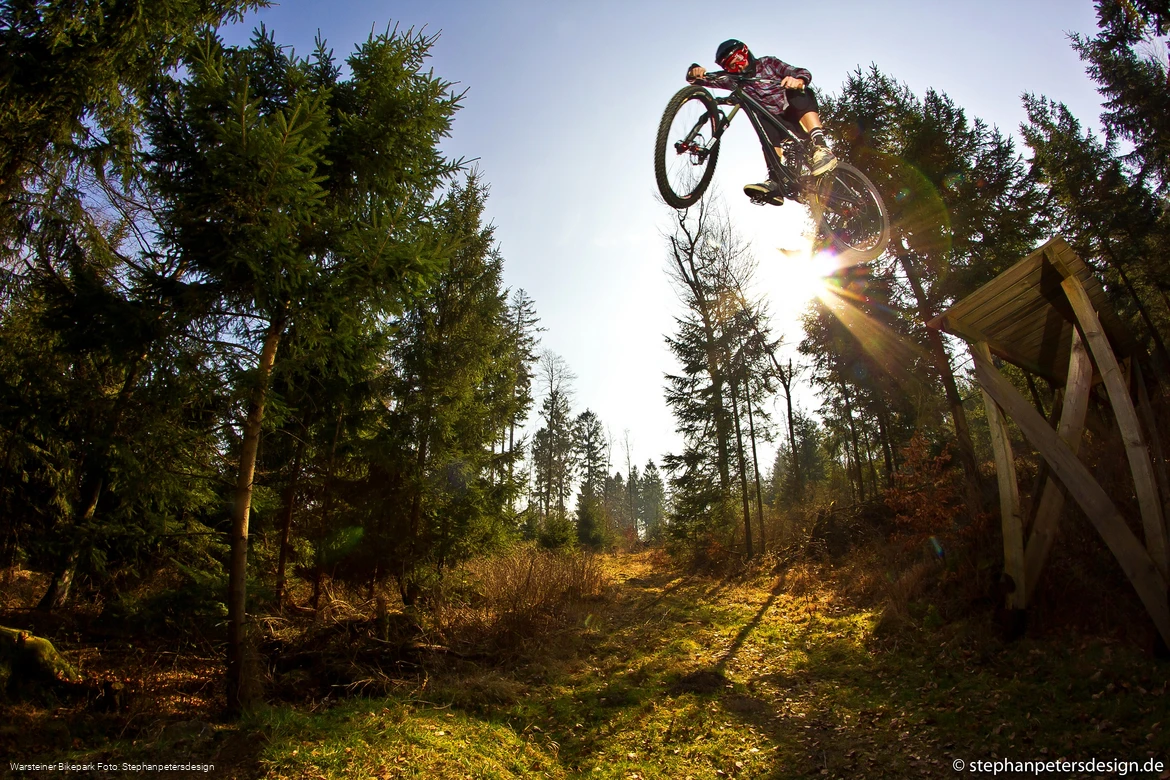 Mountainbiker im Warsteiner Bikepark Foto: Stephanpetersdesign